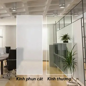 Kính phun cát mờ – Loại kính nghệ thuật hoa văn trang trí độc đáo