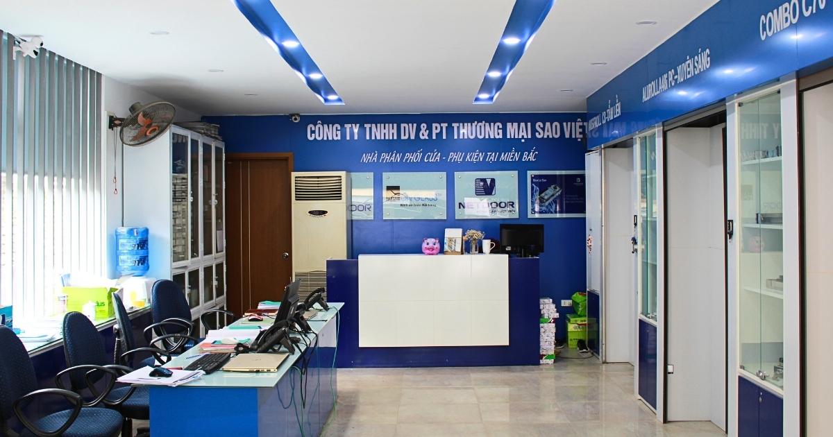 Hệ thống Showroom trưng bày sản phẩm hiện đại, có đầy đủ mẫu mã cho khách hàng tham khảo.